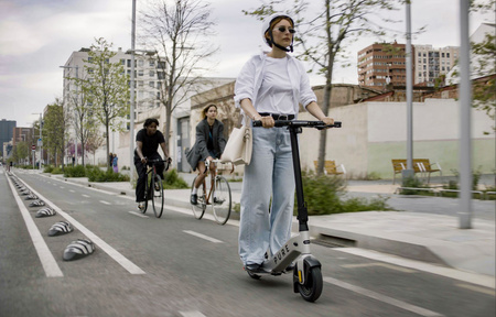 PURE Advance+ - hulajnoga elektryczna | Czarna